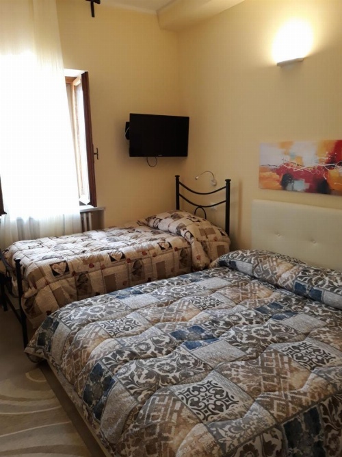 Villa immersa nel verde image 15