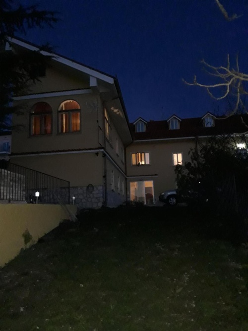 Villa immersa nel verde image 2