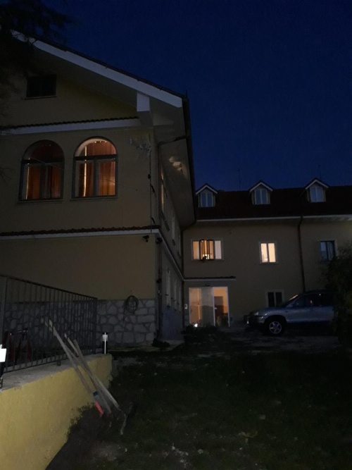 Villa immersa nel verde image 4