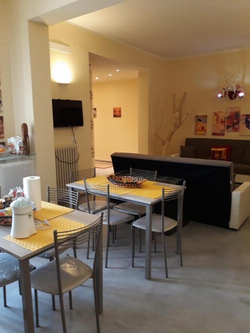 Villa immersa nel verde image 5