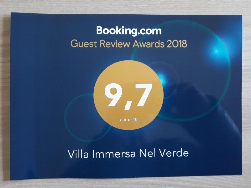 Villa immersa nel verde image 6